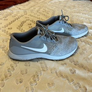 Womens Gray Nike Tennis Shoes